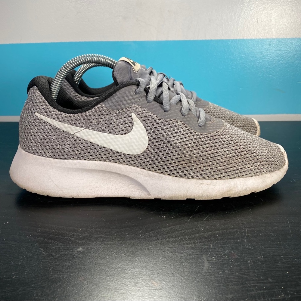 Nike Tanjun athletic shoes
